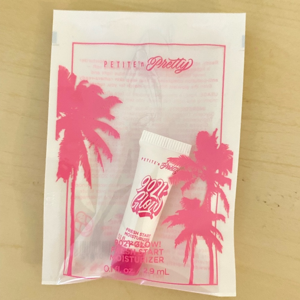 3 for $12!✨ Petite ‘n Pretty 9021-Glow Moisturizer